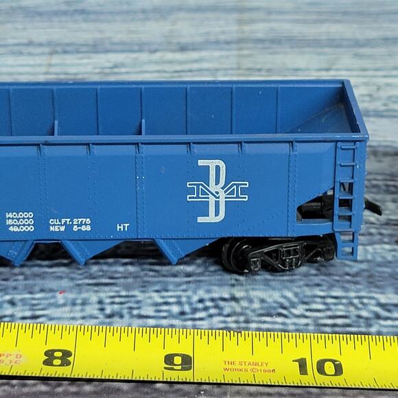 Vintage H.O scale BM & CO 2&4 bottom hopper train car black and blue - Picture 4 of 11